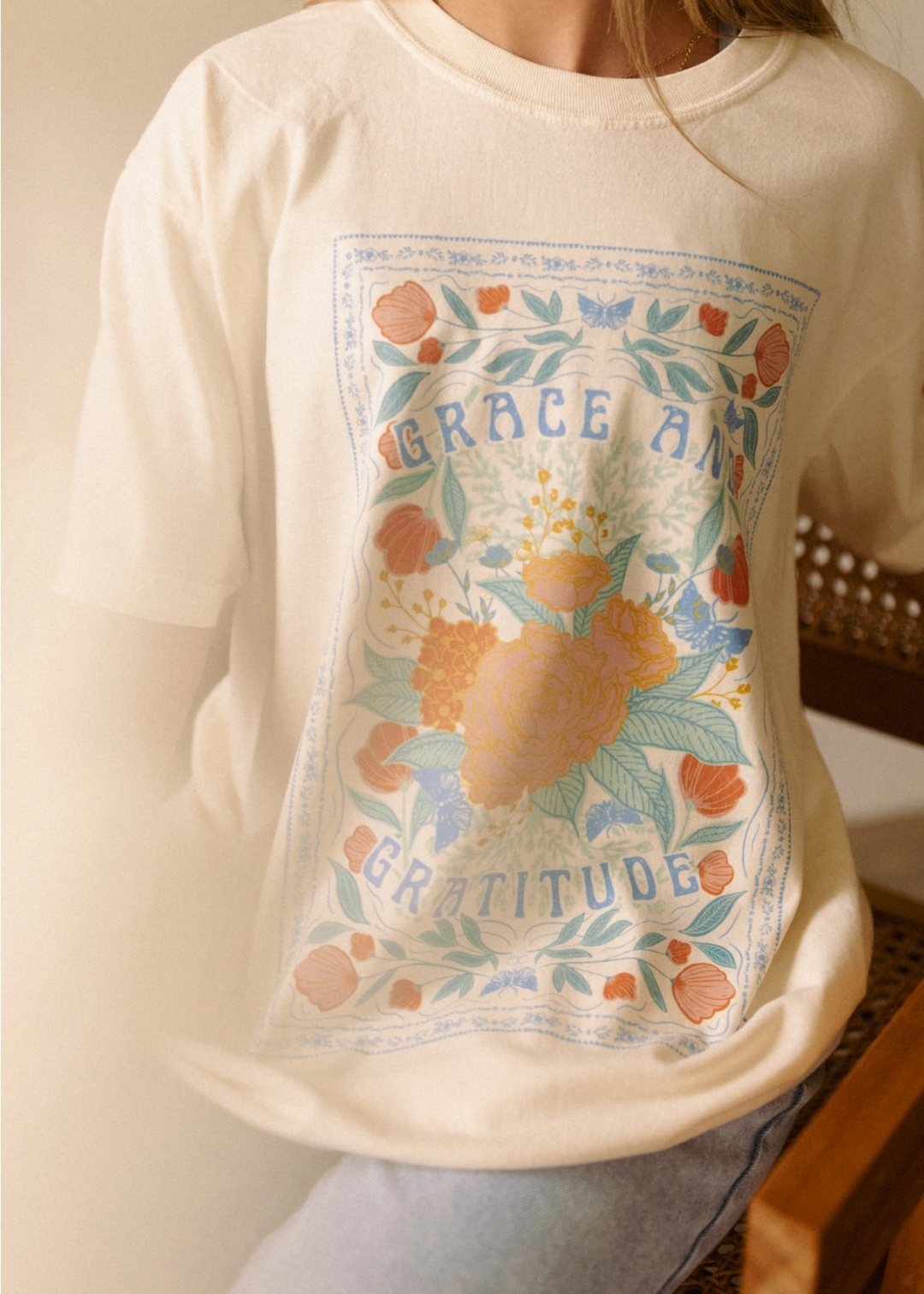 GRACE & GRATITUDE GRAPHIC TEE