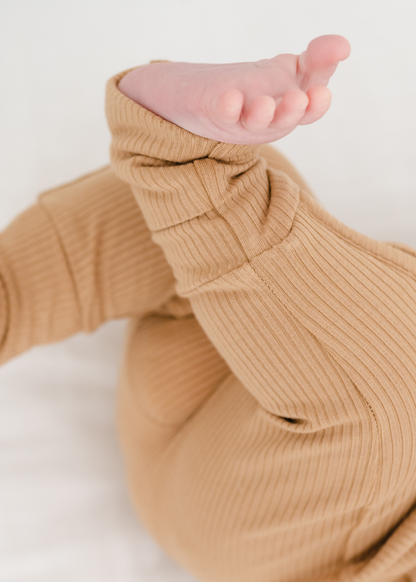 Ribbed Bamboo Sleeper in Caramel