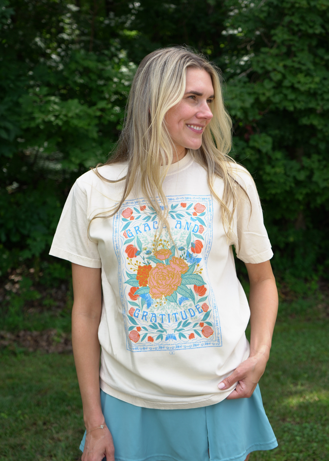 GRACE & GRATITUDE GRAPHIC TEE